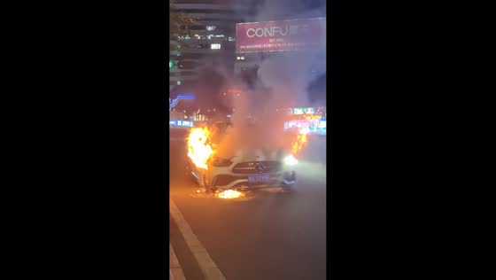 Mercedes-Benz catches fire on busy street in Yiwu, Zhejiang, China