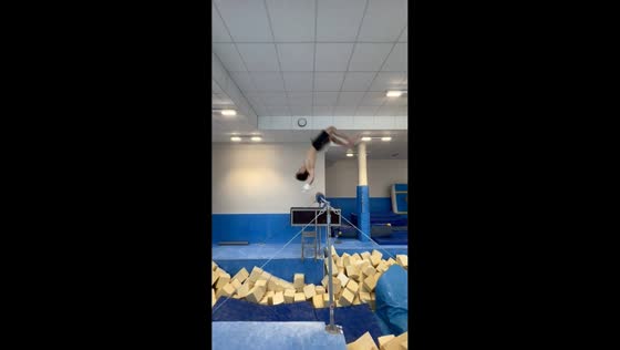 Gymnast falls on high bar in Vilnius, Lithuania