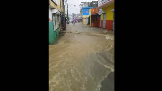 Heavy rain causes major street flooding in Santiago, Chile