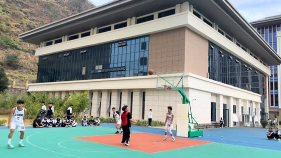 Long-range basketball shot nearly goes in before bouncing out in Guizhou, China