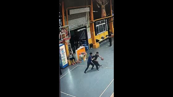 Basketball players share hilarious trick play during pickup game in Ningxia, China