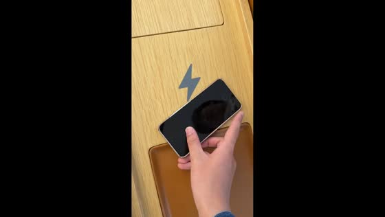 Friends mistook electric trash can for charging station in Jiangsu, China
