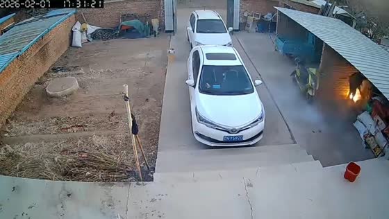 Misfired firecracker startles grandpa in Liaoning, China