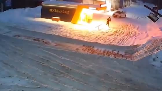 Teen sets fire to gas station pumps in Moscow, Russia