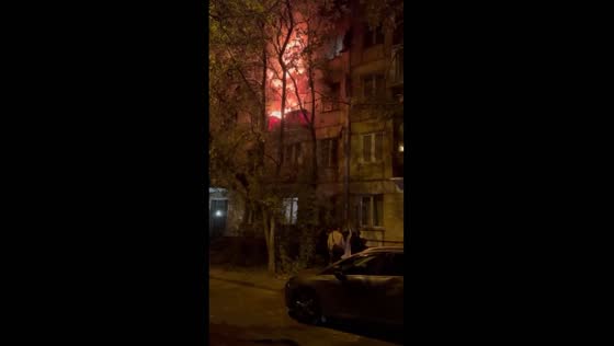 Dramatic escape: residents use drainage pipes to flee Moscow apartment fire