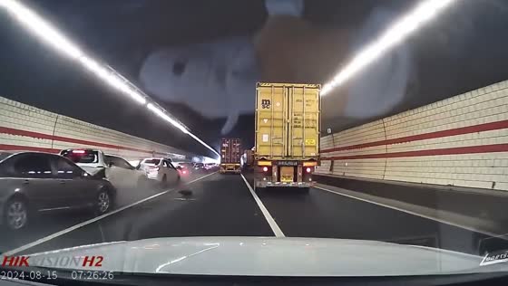 Multiple-car collision in Zhejiang tunnel during morning rush hour