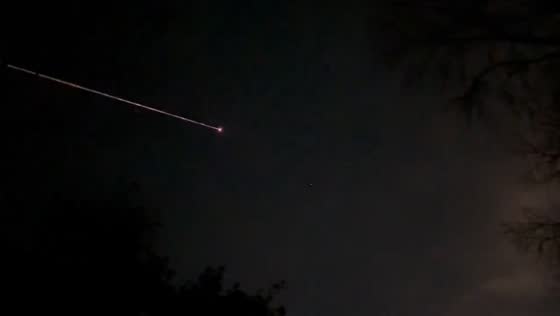 Nighttime spectacle: SpaceX Dragon Endurance lights up Oklahoma, USA sky