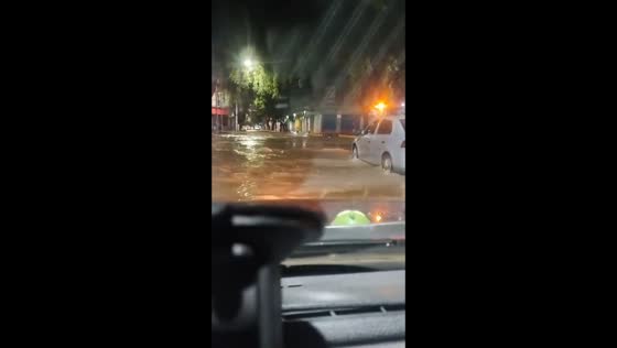 Intense flash flood floods streets in Mendoza, Argentina