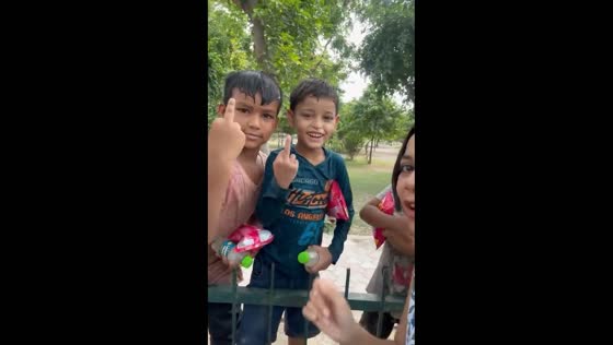 Video from Ghaziabad, India shows misinterpreted gestures with children