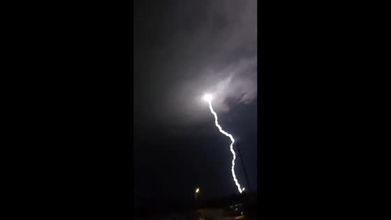 Severe thunderstorm brings lightning and hail in Saint-André-de-Cubzac, France