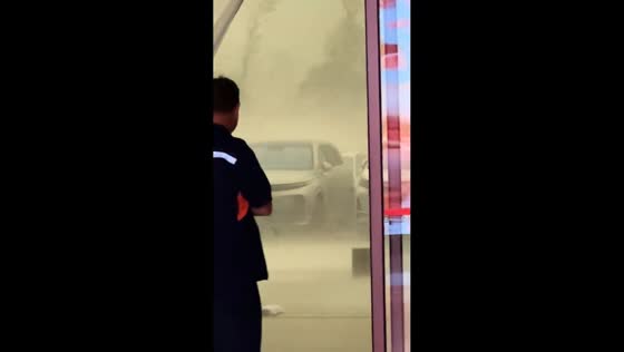 Severe wind and rain reduce visibility in Shijiazhuang, Hebei, China