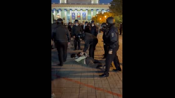 Another arrest at a protest against partial mobilization on Lenin Square in Moscow