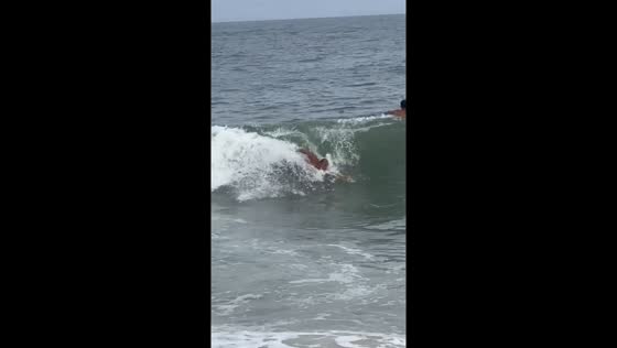 Body surfing mastery: riding the waves of Cordeirinho Beach
