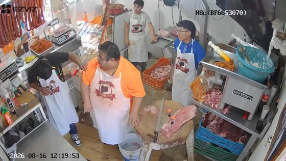 Worker has mishap with meat cutter in Ixtapaluca, Mexico