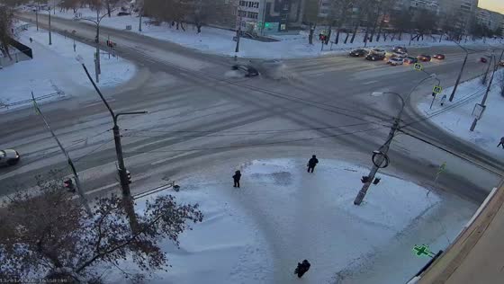 Intersection crash between two Hyundai vehicles in Kamensk-Uralsky, Russia