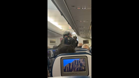 Bomb threat prompts emergency evacuation on plane in San Diego, California, USA