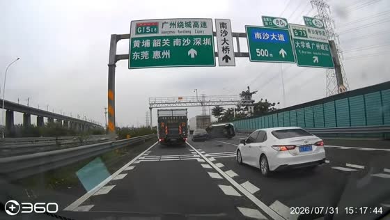 Multi-vehicle crash sends car rolling over on expressway in Guangdong, China