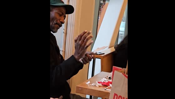 Person shares video of floating paper trick in Portland, Oregon