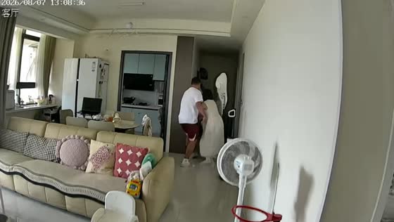 Earthquake shakes home as couple rushes outside in Sichuan, China