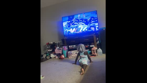 Daughter's split surprises father during football game in Columbia, USA