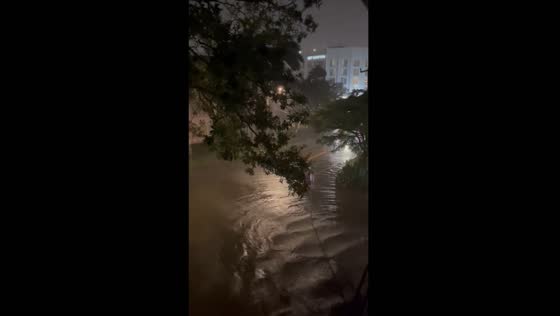Raging winds and rising waters: hurricane Idalia's ominous prelude in Sarasota, Florida