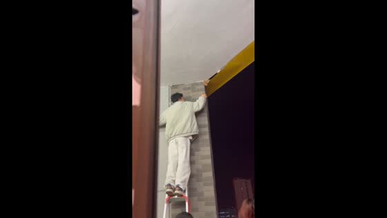 Student successfully rescues kitten stuck in ceiling in Sichuan, China