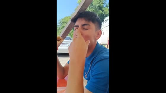 Boy hit on the head by falling wood while eating in Zihuatanejo, Mexico