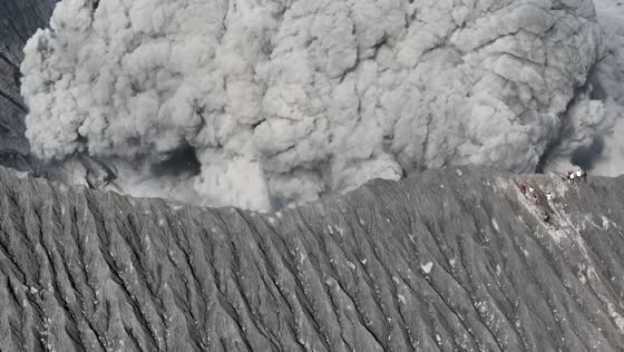 Unauthorized climbers risk lives during Mount Dukono eruption in Indonesia