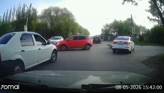 Dashcam captures collision between car and e-bike courier in Omsk, Russia