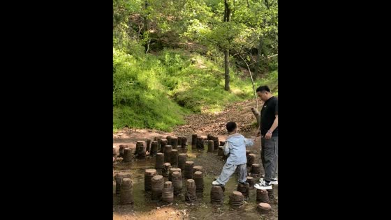 Man slips into stream and pulls boy in with him in Jiangsu, China