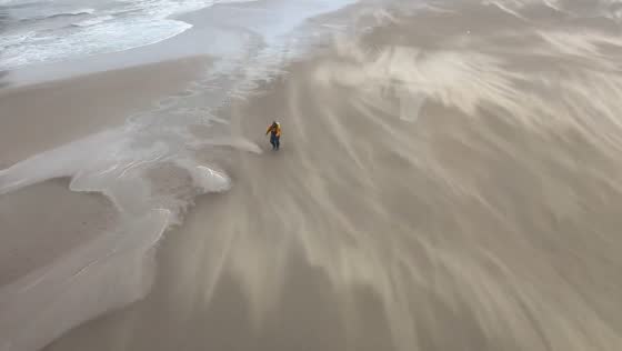 Storm Ciarán's gale sweeps Scheveningen Pier, storm chaser spotted