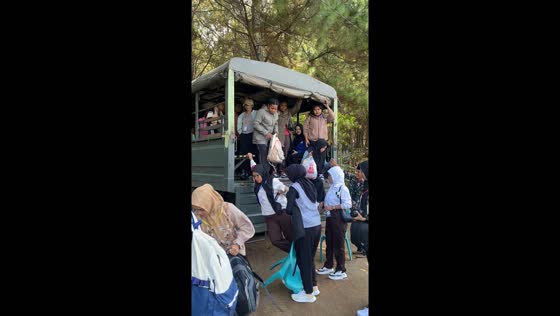 Chair breaks underfoot in East Java incident