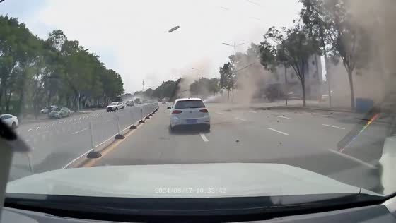 Explosion throws manhole covers into air in Anshan, China