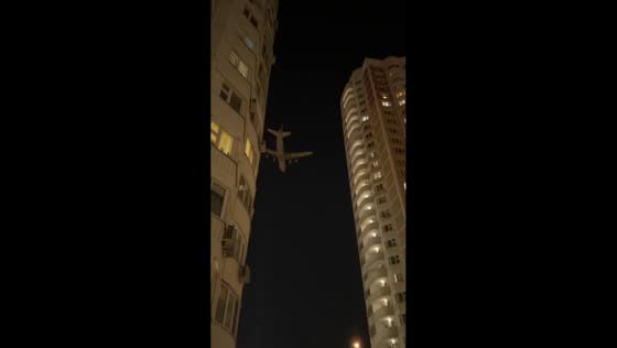 Plane flies at extremely low altitude over rooftops in Novaya Moscow, Russia