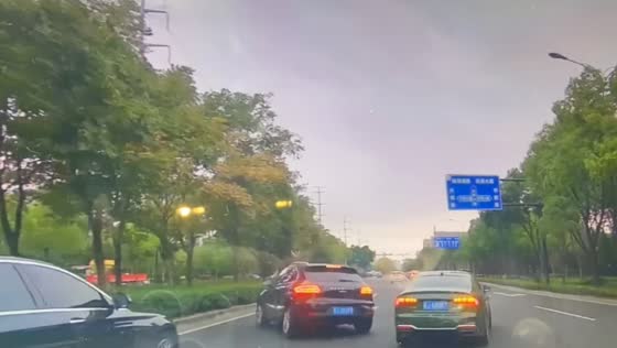 Car tips onto two wheels after a collision and narrowly avoids oncoming traffic in Taizhou, China