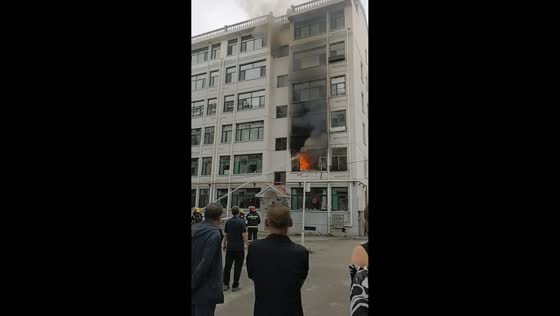 Apartment fire sends thick smoke over residential building in Datong, Shanxi, China