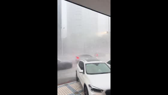 Severe rainstorm creates hazardous driving conditions in Shanghai, China