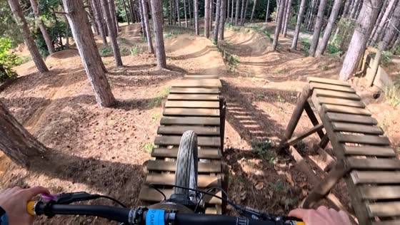 Mountain biker crashes after going wide on trail in Ipswich, UK
