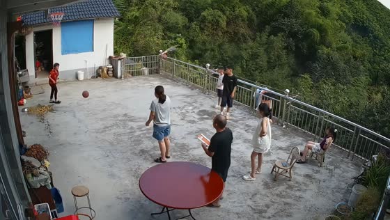 Basketball shot accidentally knocks woman's meal to the ground in Zhejiang, China