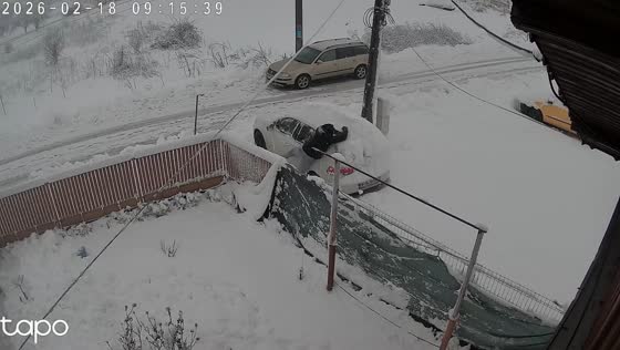 Teen slips into snow while clearing car in Ilfov, Romania
