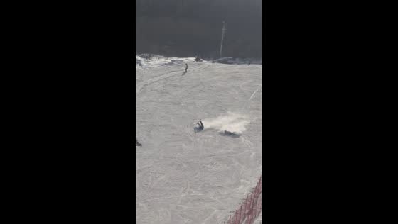 Multiple snowboarders fall after collision on slope in Gansu, China