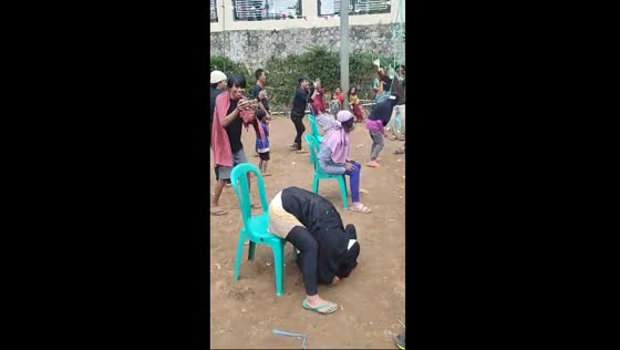 Blindfolded prank contest ends with a surprise twist in Bayongbong, Indonesia