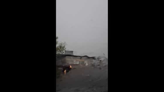 Monsoon storm unleashes powerful winds and heavy rain in Arizona, USA