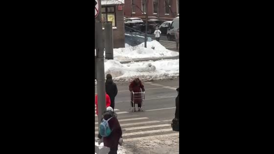 BMW driver blocks traffic to help elderly woman cross street in Moscow, Russia