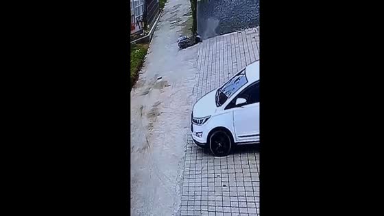 Motorcyclist falls after rear tire hits sand and brake seizes in Central Java, Indonesia