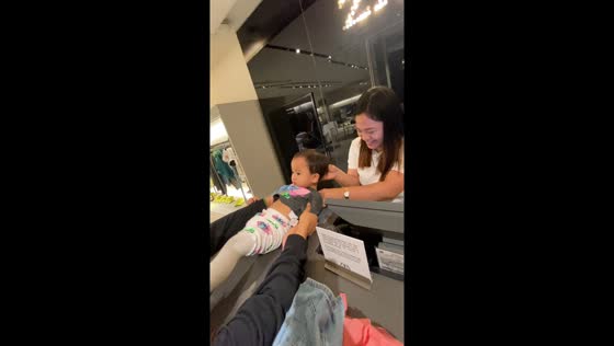 Unusual checkout: child insists on keeping shirt on during scan at Zara store