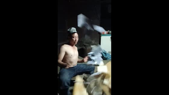 Man breaks table after emotional fist slam in Yunnan, China