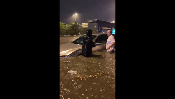 Knee-deep floodwater inundates road during heavy rain in Shanxi, China