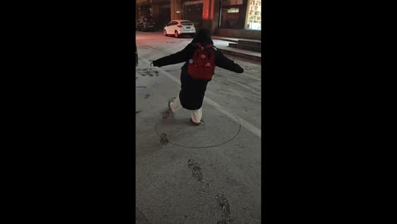 Woman draws perfect circles with her feet in Heilongjiang, China