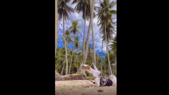 Swinging mishap on Nirwana beach: laughter-filled tumble takes center stage